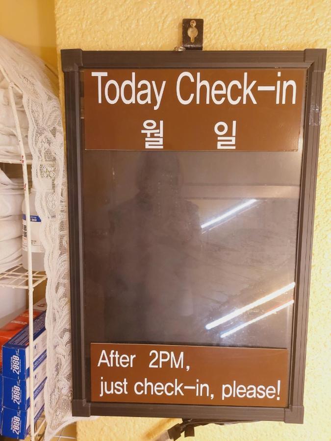 Wisma tamu Foreigners Only *